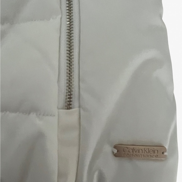 White Calvin Klein Puffer Vest size Medium - Picture 6 of 6